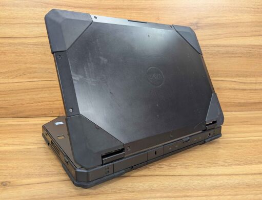 Захищений ноутбук Dell Latitude 14 Rugged 5414 / 14" (1920x1080) IPS Touch / Intel Core i5-6300U (2 (4) ядра по 2.4 - 3.0 GHz) / 16 GB DDR4 / 480 GB SSD / Intel HD Graphics 520 / TouchID / HDMI / Windows 10
