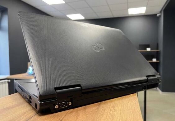 Ноутбук Fujitsu LifeBook E752 / 15.6" (1366x768) TN / Intel Core i5-3320M (2 (4) ядра по 2.6 - 3.3 GHz) / 8 GB DDR3 / 240 GB SSD / Intel HD Graphics 4000 / Win 10