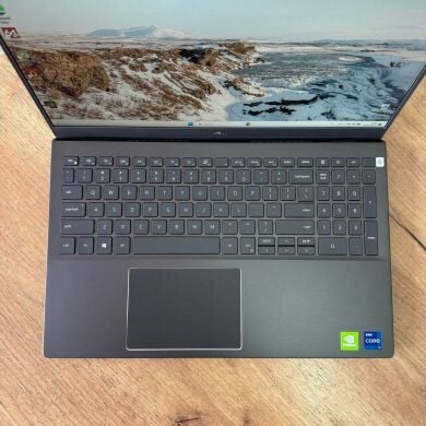 Игровой ультрабук Dell Vostro 5502 / 15.6" (1920x1080) IPS / Intel Core i7-1165G7 (4 (8) ядра по 2.8 - 4.7 GHz) / 16 GB DDR4 / 512 GB SSD / nVidia GeForce MX330, 2 GB GDDR5, 64-bit / WebCam