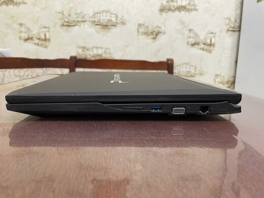 Игровой ноутбук Clevo N170RD / 17.3" (1920x1080) TN / Intel Core i7-6700HQ (4 (8) ядра по 2.6 - 3.5 GHz) / 16 GB DDR3 / 512 GB SSD / nVidia GeForce GTX 960M, 2 GB GDDR5, 128-bit / WebCam Игровой ноутбук Clevo N170RD / 17.3" (1920x1080) TN / Intel Core i7-6700HQ (4 (8) ядра по 2.6 - 3.5 GHz) / 16 GB DDR3 / 512 GB SSD / nVidia GeForce GTX 960M, 2 GB GDDR5, 128-bit / WebCam