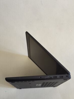 Ноутбук Dell Latitude E5570 / 15.6" (1920x1080) IPS / Intel Core i7-6820HQ (4 (8) ядра по 2.7 - 3.6 GHz) / 8 GB DDR4 / 256 GB SSD / AMD Radeon R7 M370, 2 GB GDDR5, 128-bit / WebCam Ноутбук Dell Latitude E5570 / 15.6" (1920x1080) IPS / Intel Core i7-6820HQ (4 (8) ядра по 2.7 - 3.6 GHz) / 8 GB DDR4 / 256 GB SSD / AMD Radeon R7 M370, 2 GB GDDR5, 128-bit / WebCam