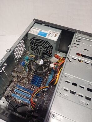 ПК Б-класс GameMax Tower / Intel Core 2 Quad Q8300 (4 ядра по 2.5 GHz) / 8 GB DDR3 / 250 GB HDD / Intel HD GMA X4500 / 400W