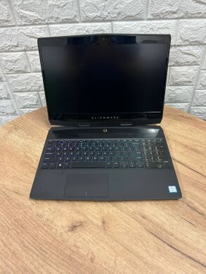 Ігровий ноутбук Dell Alienware m15 / 15.6" (1920x1080) IPS / Intel Core i7-8750H (6 (12) ядер по 2.2 - 4.1 GHz) / 16 GB DDR4 / 512 GB SSD / nVidia GeForce GTX 1070 Max-Q, 8 GB GDDR5, 256-bit / WebCam