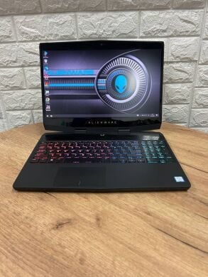 Ігровий ноутбук Dell Alienware m15 / 15.6" (1920x1080) IPS / Intel Core i7-8750H (6 (12) ядер по 2.2 - 4.1 GHz) / 16 GB DDR4 / 512 GB SSD / nVidia GeForce GTX 1070 Max-Q, 8 GB GDDR5, 256-bit / WebCam