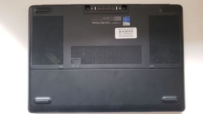 Мобільна робоча станція Dell Precision 7510 / 15.6" (1920x1080) IPS Touch / Intel Core i7-6820HQ (4 (8) ядра по 2.7 - 3.6 GHz) / 32 GB DDR4 / 256 GB SSD M.2 + 500 GB HDD / AMD FirePro W5170M, 2 GB GDDR5, 128-bit / WebCam