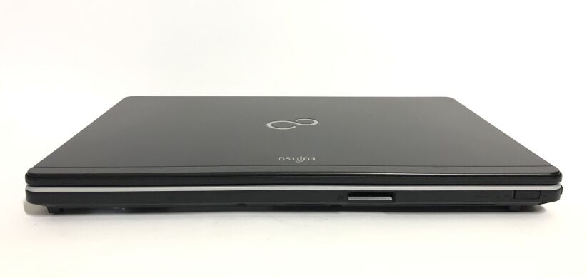 Ноутбук Fujitsu LifeBook S761 / 13.3" (1366x768) TN / Intel Core i5-2520M (2 (4) ядра по 2.5 - 3.2 GHz) / 8 GB DDR3 / 250 GB HDD / Intel HD Graphics 3000 / WebCam / DVD-ROM Ноутбук Fujitsu LifeBook S761 / 13.3" (1366x768) TN / Intel Core i5-2520M (2 (4) ядра по 2.5 - 3.2 GHz) / 8 GB DDR3 / 250 GB HDD / Intel HD Graphics 3000 / WebCam / DVD-ROM