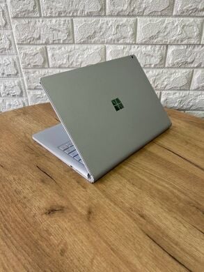 Ігровий ультрабук-трансформер Microsoft Surface Book / 13.5" (3000x2000) IPS Touch / Intel Core i7-6600U (2 (4) ядра по 2.6 - 3.4 GHz) / 8 GB DDR4 / 256 GB SSD / nVidia GeForce GTX 965M, 2 GB GDDR5, 128-bit / WebCam