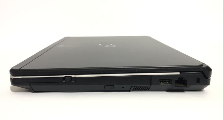 Ноутбук Fujitsu LifeBook S761 / 13.3" (1366x768) TN / Intel Core i5-2520M (2 (4) ядра по 2.5 - 3.2 GHz) / 8 GB DDR3 / 250 GB HDD / Intel HD Graphics 3000 / WebCam / DVD-ROM Ноутбук Fujitsu LifeBook S761 / 13.3" (1366x768) TN / Intel Core i5-2520M (2 (4) ядра по 2.5 - 3.2 GHz) / 8 GB DDR3 / 250 GB HDD / Intel HD Graphics 3000 / WebCam / DVD-ROM