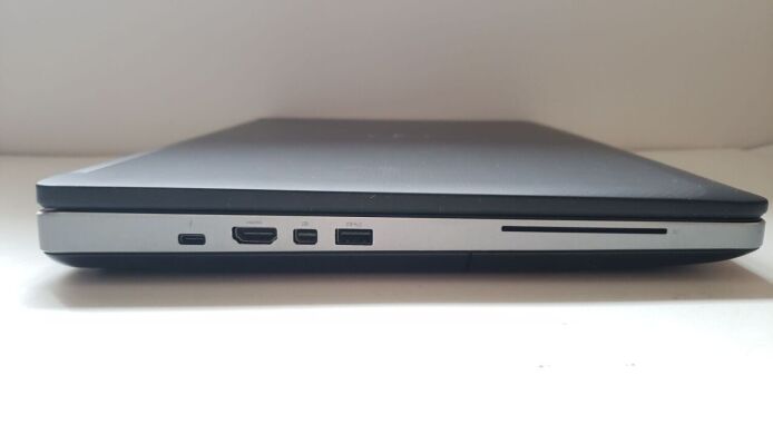 Мобільна робоча станція Dell Precision 7510 / 15.6" (1920x1080) IPS Touch / Intel Core i7-6820HQ (4 (8) ядра по 2.7 - 3.6 GHz) / 32 GB DDR4 / 256 GB SSD M.2 + 500 GB HDD / AMD FirePro W5170M, 2 GB GDDR5, 128-bit / WebCam