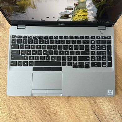 Мобільна робоча станція Dell Precision 3551 / 15.6" (1920x1080) IPS Touch / Intel Core i7-10850H (6 (12) ядра по 2.7 - 5.1 GHz) / 16 GB DDR4 / 256 GB SSD / nVidia Quadro P620, 4 GB GDDR5, 128-bit / WebCam