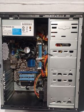 ПК Б-класс GameMax Tower / Intel Core 2 Quad Q8300 (4 ядра по 2.5 GHz) / 8 GB DDR3 / 250 GB HDD / Intel HD GMA X4500 / 400W