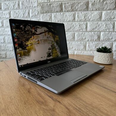 Мобільна робоча станція Dell Precision 3551 / 15.6" (1920x1080) IPS Touch / Intel Core i7-10850H (6 (12) ядра по 2.7 - 5.1 GHz) / 16 GB DDR4 / 256 GB SSD / nVidia Quadro P620, 4 GB GDDR5, 128-bit / WebCam