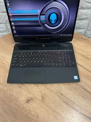 Ігровий ноутбук Dell Alienware m15 / 15.6" (1920x1080) IPS / Intel Core i7-8750H (6 (12) ядер по 2.2 - 4.1 GHz) / 16 GB DDR4 / 512 GB SSD / nVidia GeForce GTX 1070 Max-Q, 8 GB GDDR5, 256-bit / WebCam
