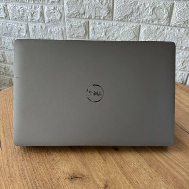 Мобільна робоча станція Dell Precision 3551 / 15.6" (1920x1080) IPS Touch / Intel Core i7-10850H (6 (12) ядра по 2.7 - 5.1 GHz) / 16 GB DDR4 / 256 GB SSD / nVidia Quadro P620, 4 GB GDDR5, 128-bit / WebCam