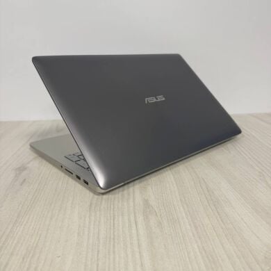 Ігровий ноутбук Б-клас Asus ZenBook Pro UX501VW / 15.6" (3840x2160) IPS Touch / Intel Core i7-6700HQ (4 (8) ядра по 2.6 - 3.5 GHz) / 16 GB DDR4 / 512 GB SSD NVMe / nVidia GeForce GTX 960M, 2 GB GDDR5, 128-bit / WebCam