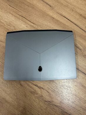 Ігровий ноутбук Dell Alienware m15 / 15.6" (1920x1080) IPS / Intel Core i7-8750H (6 (12) ядер по 2.2 - 4.1 GHz) / 16 GB DDR4 / 512 GB SSD / nVidia GeForce GTX 1070 Max-Q, 8 GB GDDR5, 256-bit / WebCam