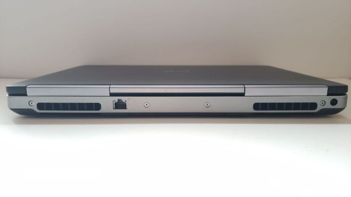 Мобільна робоча станція Dell Precision 7510 / 15.6" (1920x1080) IPS Touch / Intel Core i7-6820HQ (4 (8) ядра по 2.7 - 3.6 GHz) / 32 GB DDR4 / 256 GB SSD M.2 + 500 GB HDD / AMD FirePro W5170M, 2 GB GDDR5, 128-bit / WebCam