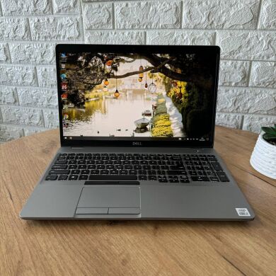 Мобільна робоча станція Dell Precision 3551 / 15.6" (1920x1080) IPS Touch / Intel Core i7-10850H (6 (12) ядра по 2.7 - 5.1 GHz) / 16 GB DDR4 / 256 GB SSD / nVidia Quadro P620, 4 GB GDDR5, 128-bit / WebCam