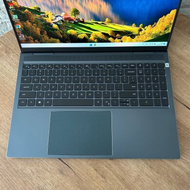 Игровой ноутбук Dell Inspiron 16 7610 / 16" (2560x1600) IPS / Intel Core i7-11800H (8 (16) ядер по 2.3 - 4.6 GHz) / 32 GB DDR4 / 512 GB SSD / nVidia GeForce RTX 3050, 4 GB GDDR6, 128-bit / WebCam