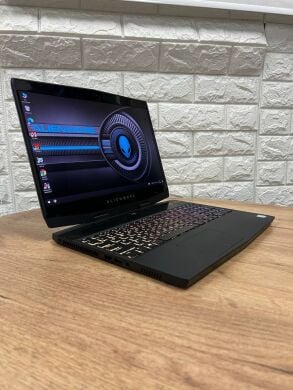 Ігровий ноутбук Dell Alienware m15 / 15.6" (1920x1080) IPS / Intel Core i7-8750H (6 (12) ядер по 2.2 - 4.1 GHz) / 16 GB DDR4 / 512 GB SSD / nVidia GeForce GTX 1070 Max-Q, 8 GB GDDR5, 256-bit / WebCam
