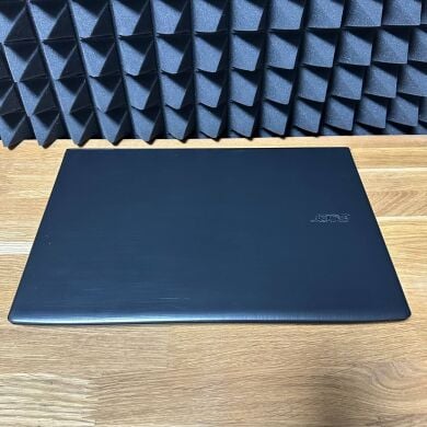 Ноутбук Acer Aspire E5-575G / 15.6" (1920x1080) TN / Intel Core i5-6200U (2 (4) ядра по 2.3 - 2.8 GHz) / 8 GB DDR4 / 128 GB SSD / nVidia GeForce GTX 950M, 2 GB GDDR5, 128-bit / WebCam / Win 10
