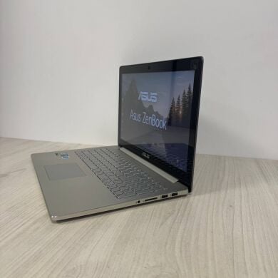 Ігровий ноутбук Б-клас Asus ZenBook Pro UX501VW / 15.6" (3840x2160) IPS Touch / Intel Core i7-6700HQ (4 (8) ядра по 2.6 - 3.5 GHz) / 16 GB DDR4 / 512 GB SSD NVMe / nVidia GeForce GTX 960M, 2 GB GDDR5, 128-bit / WebCam