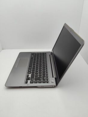 Ноутбук Samsung NP535U / 14" (1366x768) TN / AMD A6-4455M (2 (4) ядра по 2.1 - 2.6 GHz) / 8 GB DDR3 / 500 GB HDD / AMD Radeon HD 7550M, 1 GB GDDR3, 64-bit / WebCam