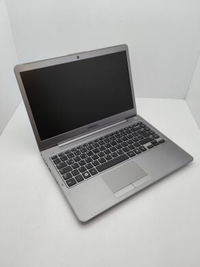 Ноутбук Samsung NP535U / 14" (1366x768) TN / AMD A6-4455M (2 (4) ядра по 2.1 - 2.6 GHz) / 8 GB DDR3 / 500 GB HDD / AMD Radeon HD 7550M, 1 GB GDDR3, 64-bit / WebCam