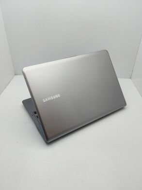 Ноутбук Samsung NP535U / 14" (1366x768) TN / AMD A6-4455M (2 (4) ядра по 2.1 - 2.6 GHz) / 8 GB DDR3 / 500 GB HDD / AMD Radeon HD 7550M, 1 GB GDDR3, 64-bit / WebCam