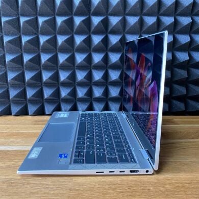 Ультрабук-трансформер HP EliteBook x360 830 G8 / 13.3" (1920x1080) IPS Touch / Intel Core i5-1135G7 (4 (8) ядра по 4.2 GHz) / 8 GB DDR4 / 256 GB SSD / Intel Iris Xe Graphics / WebCam