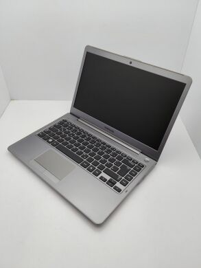 Ноутбук Samsung NP535U / 14" (1366x768) TN / AMD A6-4455M (2 (4) ядра по 2.1 - 2.6 GHz) / 8 GB DDR3 / 500 GB HDD / AMD Radeon HD 7550M, 1 GB GDDR3, 64-bit / WebCam