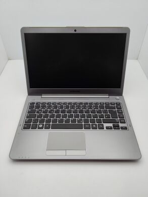 Ноутбук Samsung NP535U / 14" (1366x768) TN / AMD A6-4455M (2 (4) ядра по 2.1 - 2.6 GHz) / 8 GB DDR3 / 500 GB HDD / AMD Radeon HD 7550M, 1 GB GDDR3, 64-bit / WebCam