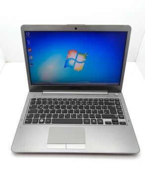 Ноутбук Samsung NP535U / 14" (1366x768) TN / AMD A6-4455M (2 (4) ядра по 2.1 - 2.6 GHz) / 8 GB DDR3 / 500 GB HDD / AMD Radeon HD 7550M, 1 GB GDDR3, 64-bit / WebCam