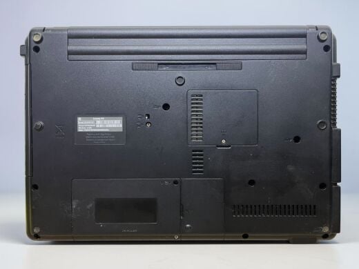 Ноутбук Б-клас HP Compaq 610 / 15.6" (1366x768) TN / Intel Core 2 Duo T5870 (2 ядра по 2.0 GHz) / 2 GB DDR2 / 120 GB SSD / Intel GMA X3100 Graphics / WebCam / АКБ не тримає