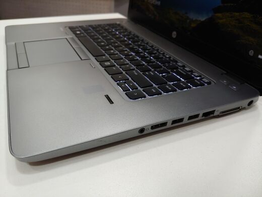 HP EliteBook 850 G2 / 15.6" (1920x1080) IPS / Intel Core i5-5200U (2 (4) ядра по 2.2 - 2.7 GHz) / 8 GB DDR3 / 500 GB HDD / web-cam