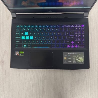Ігровий ноутбук Б-клас MSI Bravo 15 C7VFK / 15.6" (1920x1080) IPS / AMD Ryzen 7 7735HS (8 (16) ядер по 3.2 - 4.75&nbsp;GHz) / 16 GB DDR5 / 512 GB SSD NVMe / nVidia GeForce RTX 4060, 8 GB GDDR6, 128-bit / WebCam