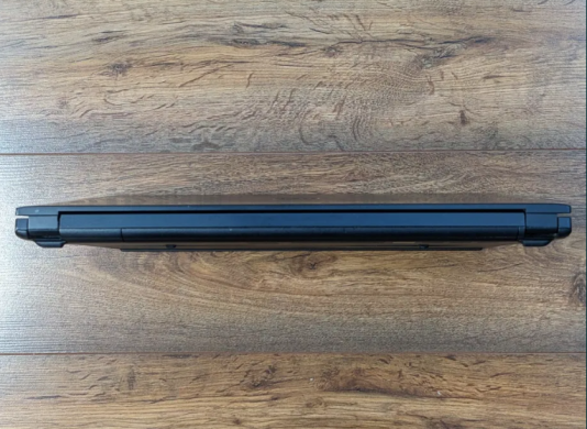 Ігровий ноутбук Dell Latitude 3570 / 15.6" (1366x768) TN / Intel Core i7-6500U (2 (4) ядра по 2.5 - 3.1 GHz) / 8 GB DDR3 / 256 GB SSD / nVidia GeForce 920M, 2 GB DDR3, 64-bit / WebCam