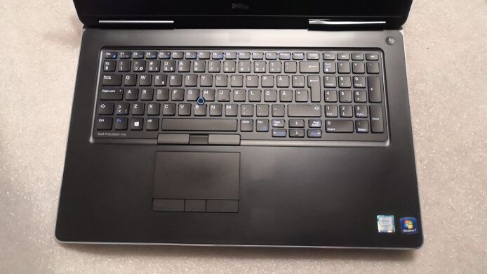 Мобільна робоча станція Б-клас Dell Precision 7710 / 17.3" (1920x1080) IPS / Intel Core i7-6820HQ (4 (8) ядра по 2.7 - 3.6 GHz) / 16 GB DDR4 / 256 GB SSD / nVidia Quadro M4000M, 4 GB GDDR5, 256-bit / WebCam / HDMI