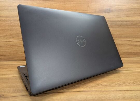 Мобильная рабочая станция Dell Precision 3541 / 15.6" (1920x1080) IPS / Intel Core i7-9850H (6 (12) ядер по 2.6 - 4.6 GHz) / 16 GB DDR4 / 512 GB SSD / nVidia Quadro P620, 4 GB GDDR5 128-bit / WebCam / Windows 10