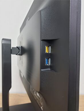 Монітор AOC I2775PQU / 27" (1920x1080) IPS / 2x USB 3.0, 2x USB 2.0, 1x HDMI, 1x DisplayPort, 1x VGA, 1x DVI, 2x Audio / Встроенные колонки 2x 2W / Pivot / VESA 100x100 Монітор AOC I2775PQU / 27" (1920x1080) IPS / 2x USB 3.0, 2x USB 2.0, 1x HDMI, 1x DisplayPort, 1x VGA, 1x DVI, 2x Audio / Встроенные колонки 2x 2W / Pivot / VESA 100x100