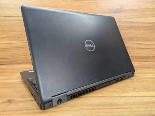 Ноутбук Dell Latitude 5580 / 15.6" (1366x768) TN / Intel Core i5-7200U (2 (4) ядра по 2.5 - 3.1 GHz) / 8 GB DDR4 / 256 GB SSD / Intel HD Graphics 620 / WebCam / Windows 10
