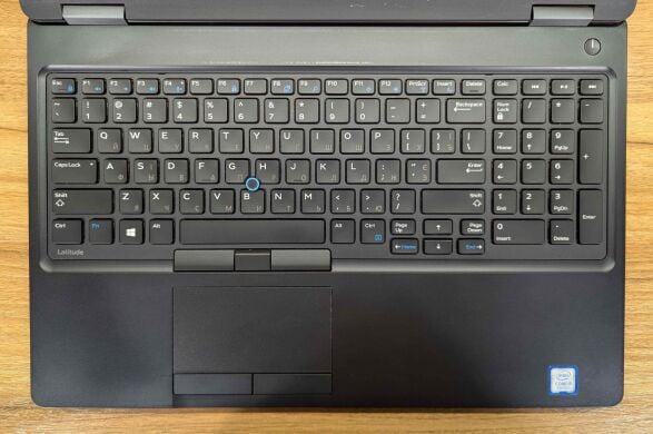 Ноутбук Dell Latitude 5580 / 15.6" (1366x768) TN / Intel Core i5-7200U (2 (4) ядра по 2.5 - 3.1 GHz) / 8 GB DDR4 / 256 GB SSD / Intel HD Graphics 620 / WebCam / Windows 10