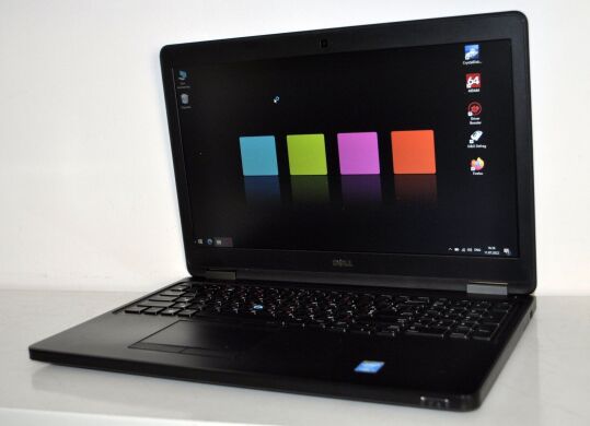 Ноутбук Dell Latitude E5550 / 15.6" (1366x768) TN / Intel Core i7-5600U (2 (4) ядра по 2.6 - 3.2 GHz) / 8 GB DDR3 / 240 GB SSD / Intel HD Graphics 5500 / WebCam / АКБ NEW