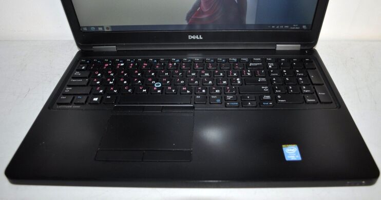 Ноутбук Dell Latitude E5550 / 15.6" (1366x768) TN / Intel Core i7-5600U (2 (4) ядра по 2.6 - 3.2 GHz) / 8 GB DDR3 / 240 GB SSD / Intel HD Graphics 5500 / WebCam / АКБ NEW