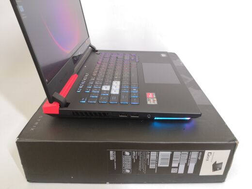 Новий ігровий ноутбук Asus ROG Strix G513QY-SG15 Advantage Edition / 15.6" (2560x1440) WQHD / AMD Ryzen 9 5980HX (8 (16) ядер по 3.3 - 4.8 GHz) / 16 GB DDR4 / 512 GB SSD M.2 / AMD Radeon RX 6800M, 12 GB GDDR6, 192-bit / WebCam / HDMI / Windows 11 Home