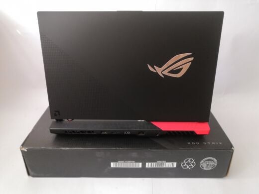 Новий ігровий ноутбук Asus ROG Strix G513QY-SG15 Advantage Edition / 15.6" (2560x1440) WQHD / AMD Ryzen 9 5980HX (8 (16) ядер по 3.3 - 4.8 GHz) / 16 GB DDR4 / 512 GB SSD M.2 / AMD Radeon RX 6800M, 12 GB GDDR6, 192-bit / WebCam / HDMI / Windows 11 Home