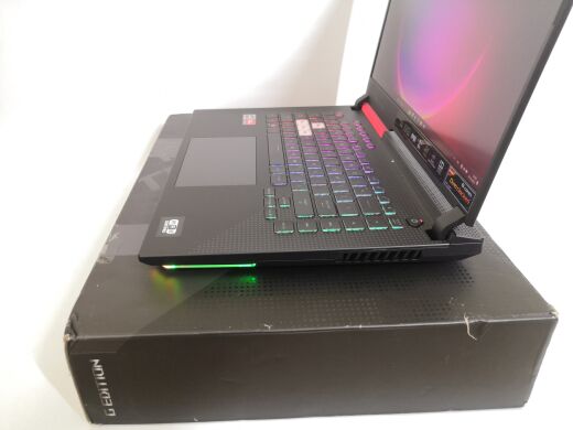 Новий ігровий ноутбук Asus ROG Strix G513QY-SG15 Advantage Edition / 15.6" (2560x1440) WQHD / AMD Ryzen 9 5980HX (8 (16) ядер по 3.3 - 4.8 GHz) / 16 GB DDR4 / 512 GB SSD M.2 / AMD Radeon RX 6800M, 12 GB GDDR6, 192-bit / WebCam / HDMI / Windows 11 Home