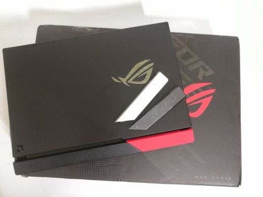 Новий ігровий ноутбук Asus ROG Strix G513QY-SG15 Advantage Edition / 15.6" (2560x1440) WQHD / AMD Ryzen 9 5980HX (8 (16) ядер по 3.3 - 4.8 GHz) / 16 GB DDR4 / 512 GB SSD M.2 / AMD Radeon RX 6800M, 12 GB GDDR6, 192-bit / WebCam / HDMI / Windows 11 Home