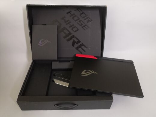 Новий ігровий ноутбук Asus ROG Strix G513QY-SG15 Advantage Edition / 15.6" (2560x1440) WQHD / AMD Ryzen 9 5980HX (8 (16) ядер по 3.3 - 4.8 GHz) / 16 GB DDR4 / 512 GB SSD M.2 / AMD Radeon RX 6800M, 12 GB GDDR6, 192-bit / WebCam / HDMI / Windows 11 Home