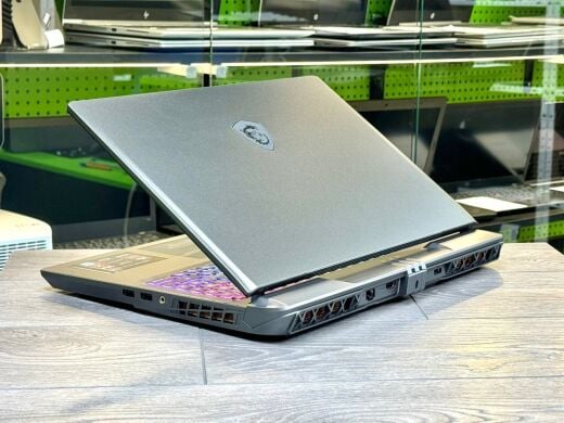 Новий ігровий ноутбук MSI Vector 16 / 16" (1920x1200) IPS / Intel Core Ultra 7 255HX (20 ядер по 2.4 - 5.2 GHz) / 32 GB DDR5 / 1000 GB SSD M.2 / nVidia GeForce RTX 5070 Ti, 12 GB GDDR7, 192-bit / WebCam / Win 11 Pro
